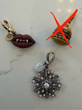 Juicy Couture - Vamp Lips & Snowflake Duo Charm Set